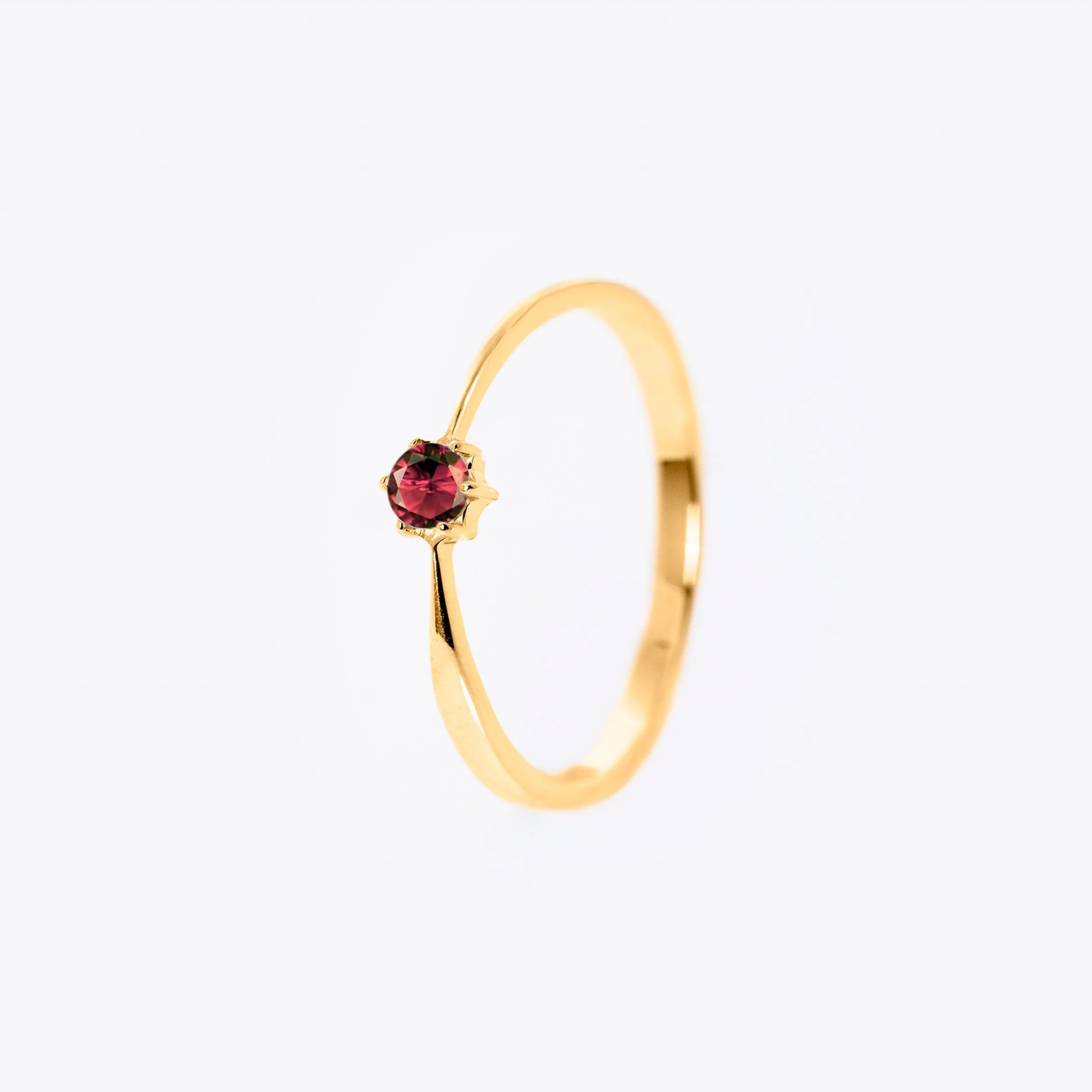 Inel din aur galben cu rubin