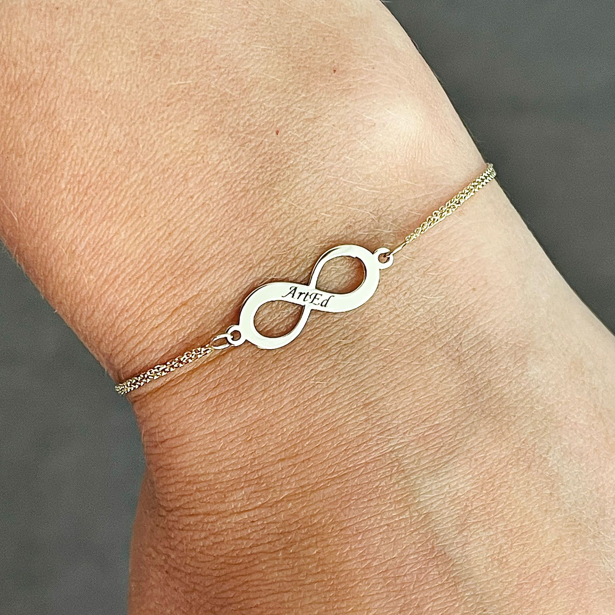 Bratara din aur cu infinit personalizat