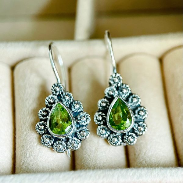Cercei din argint cu peridot verde C302C
