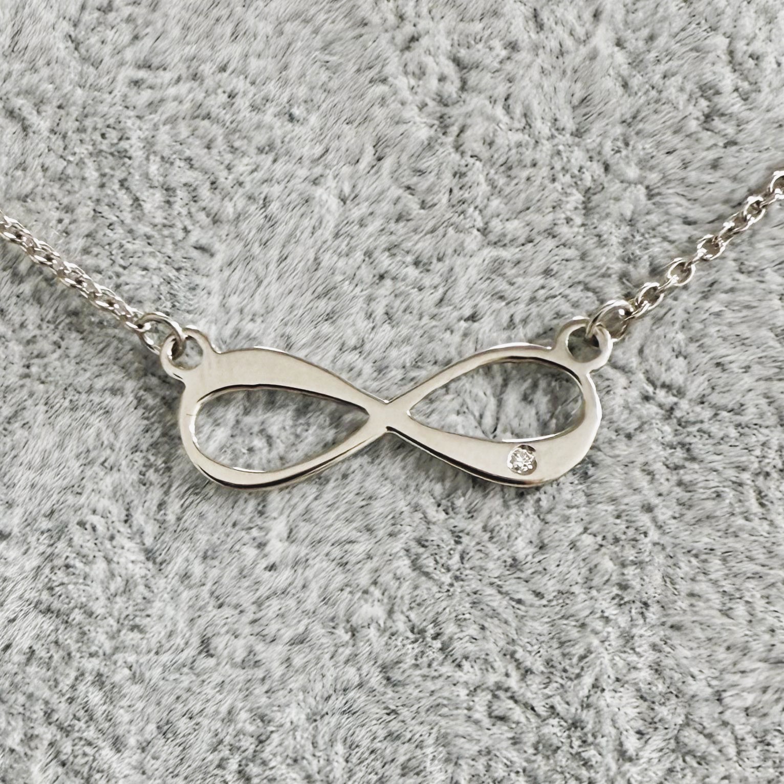 Colier infinit cu diamant