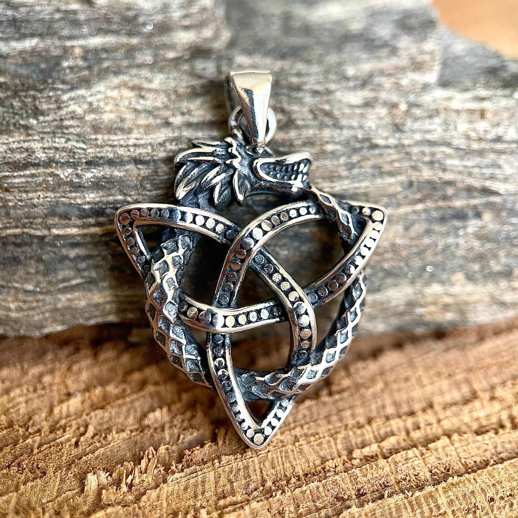 Pandantiv din argint cu dragon si triunghiul celtic P439