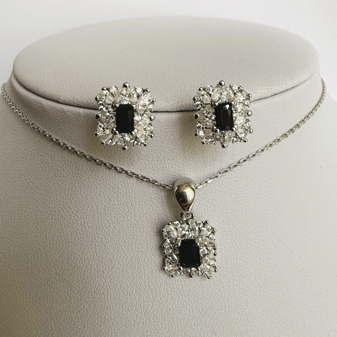 Set din argint cu zirconii negre S439B