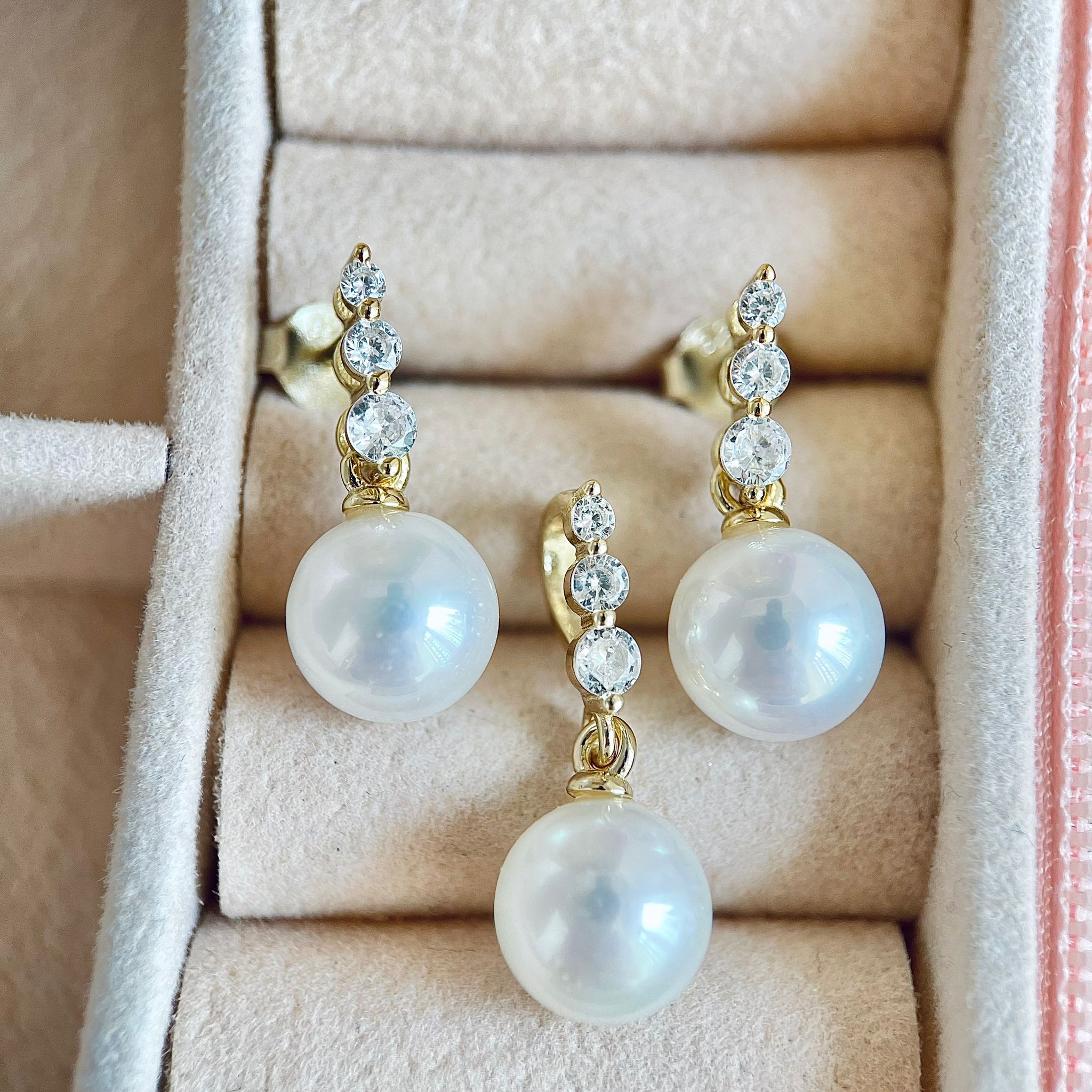 Set elegant din argint placat cu aur cu perle si zirconii S241B